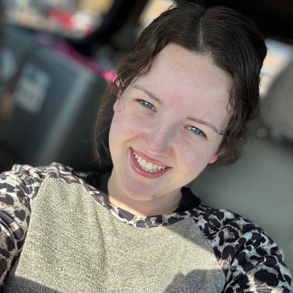 Meet your Posher, Faith - Picture 2 of 16